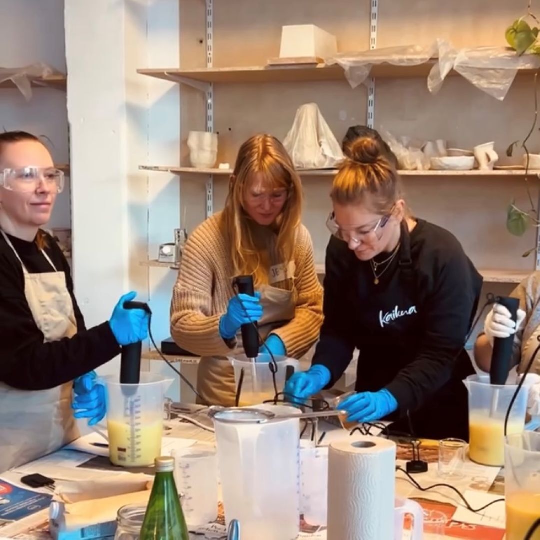 Teilnehmer*innen beim Seifenkurs